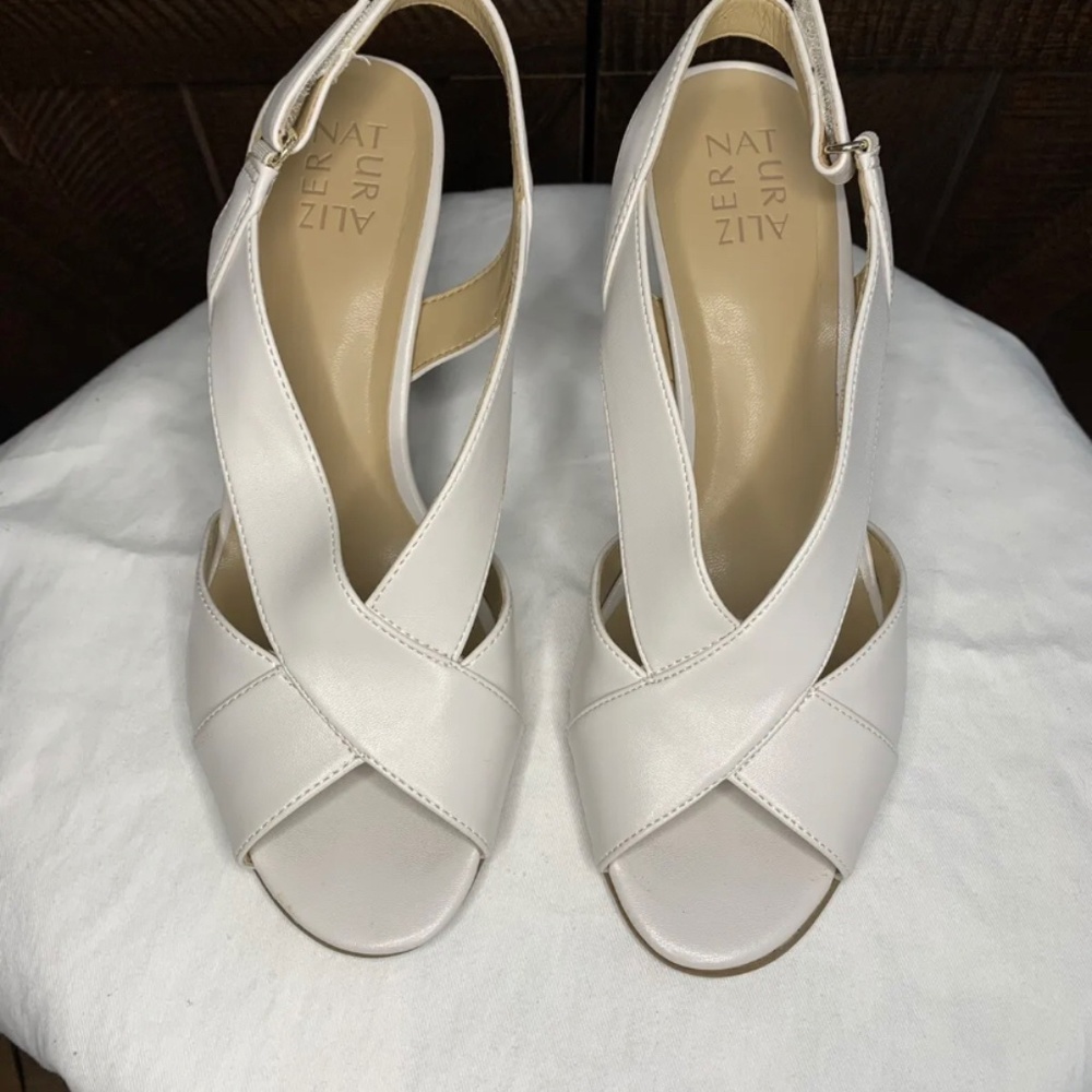 Naturalizer White Heels Womens Shoes Size 8 M used w/box